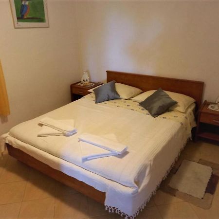 Apartmani Gracijela Karlobag Ngoại thất bức ảnh