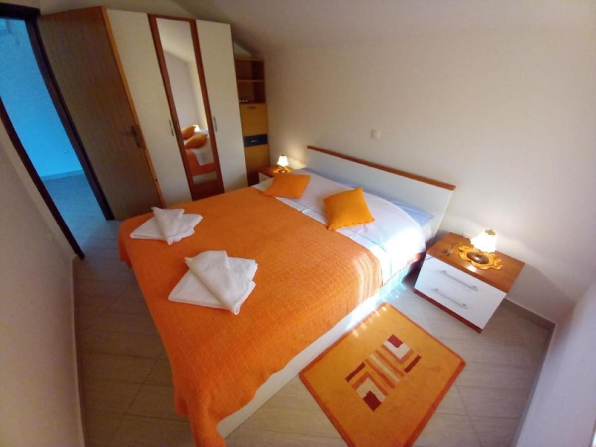 Apartmani Gracijela Karlobag Ngoại thất bức ảnh