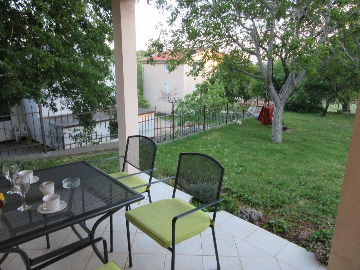 Apartmani Gracijela Karlobag Ngoại thất bức ảnh