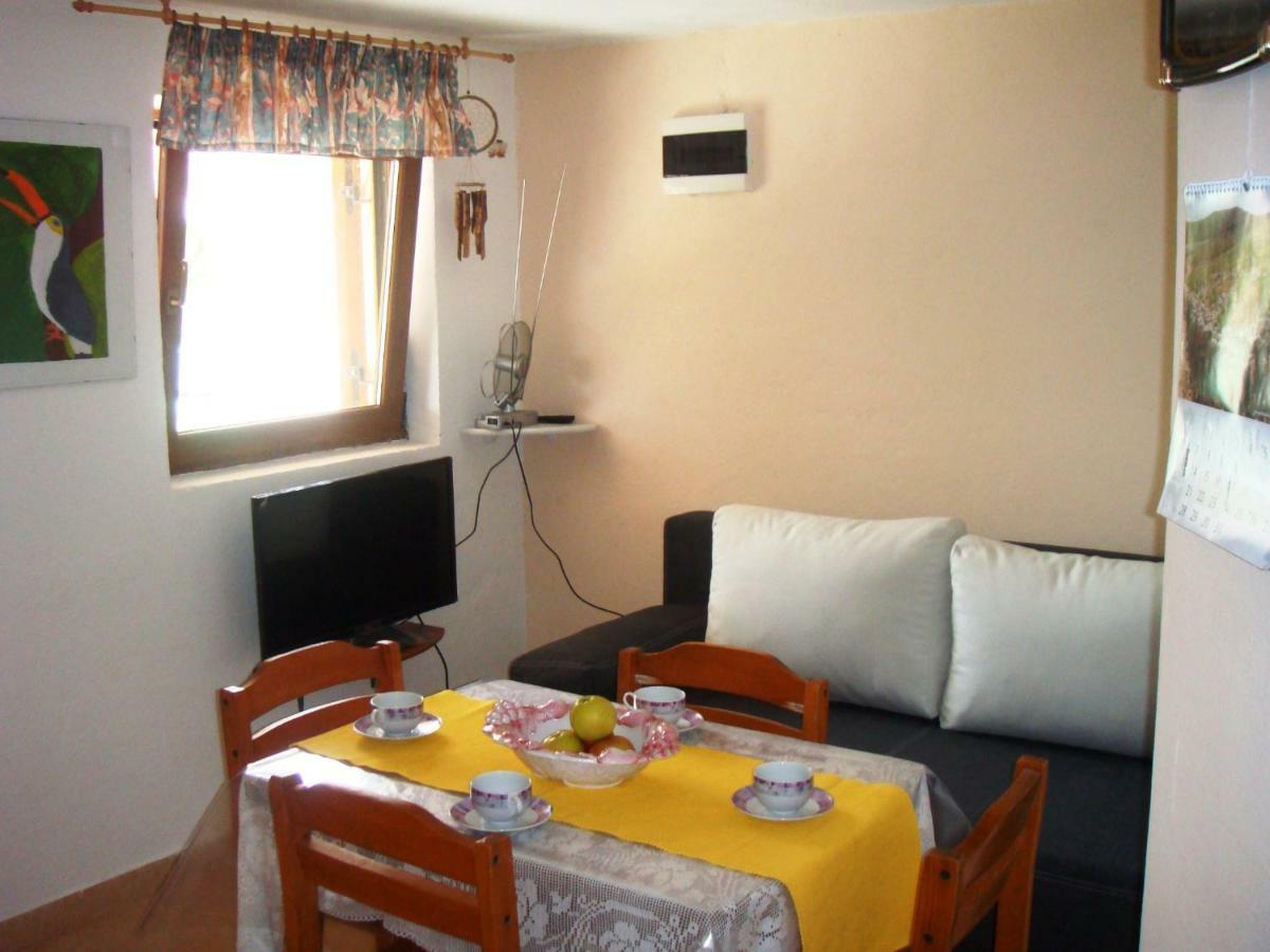 Apartmani Gracijela Karlobag Ngoại thất bức ảnh